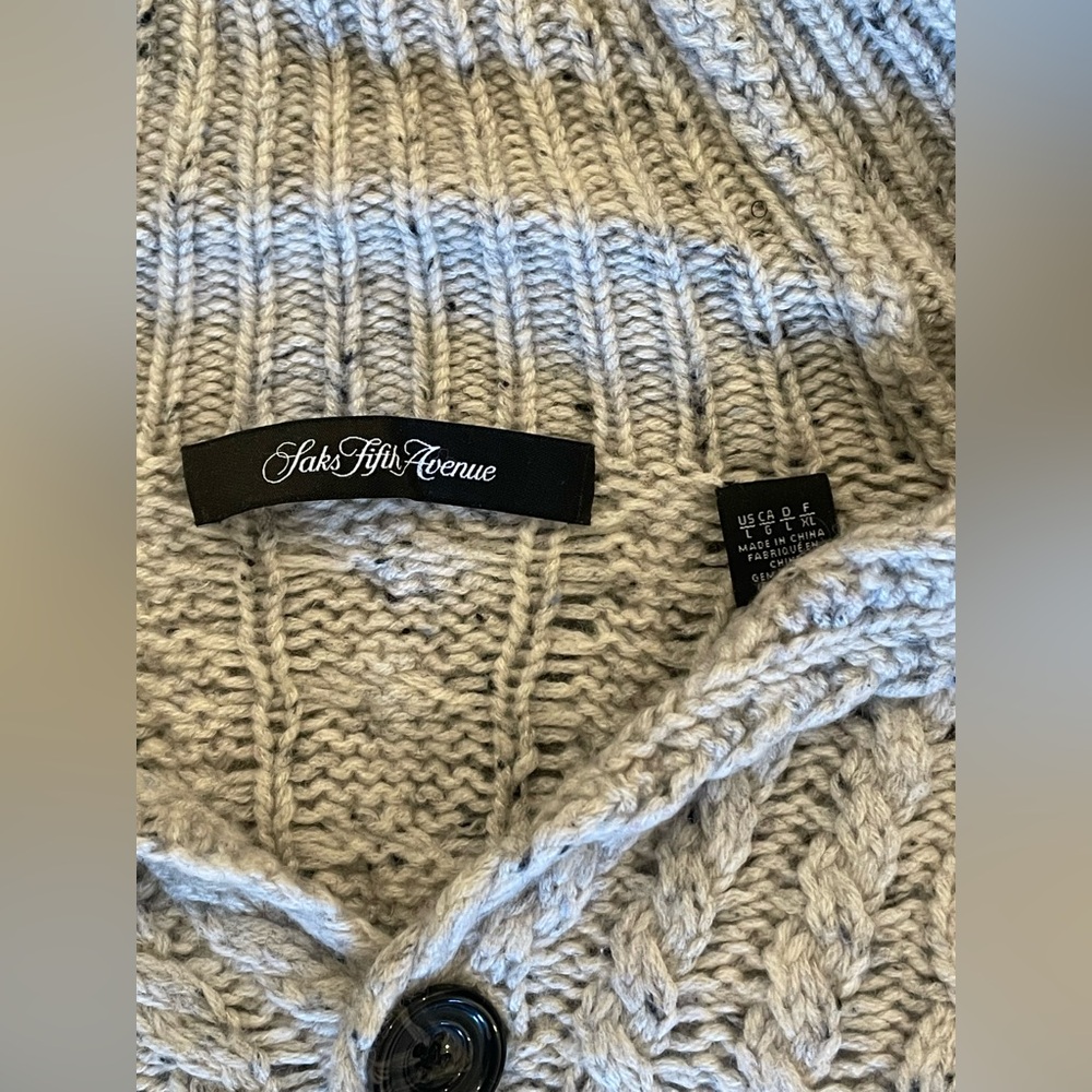 Saks Fifth Avenue Wool and Cashmere Cable Knit Cardigan *Excellent Cond* Sz L - Picture 2 of 5
